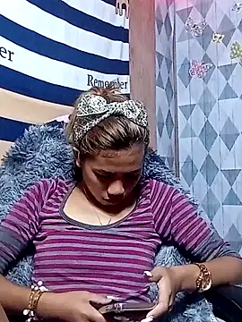 Snapshot of Cutie_body11 chatting on January 16, 1:48 am Cutie body11 online show from January 16, 1:48 am