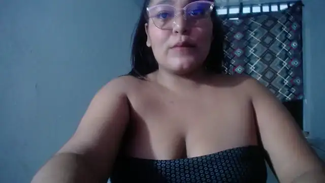 Snapshot of sirena_15 chatting on April 20, 10:11 pm sirena 15 online show from April 20, 10:11 pm