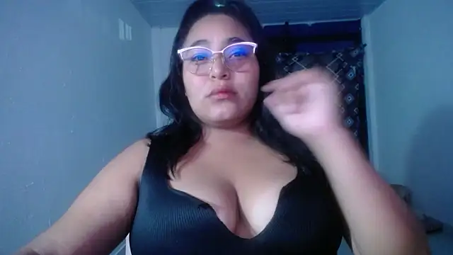 Snapshot of sirena_15 chatting on April 26, 5:27 am sirena 15 online show from April 26, 5:27 am