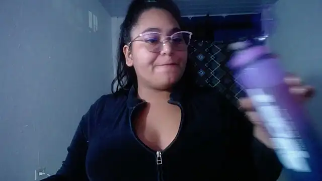 Snapshot of sirena_15 chatting on April 28, 5:01 am sirena 15 online show from April 28, 5:01 am