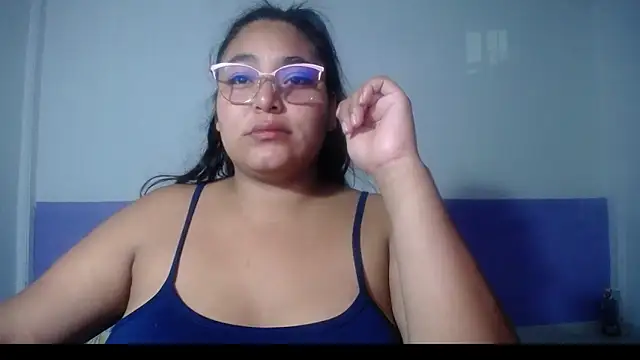 Snapshot of sirena_15 chatting on May 4, 5:25 am sirena 15 online show from May 4, 5:25 am