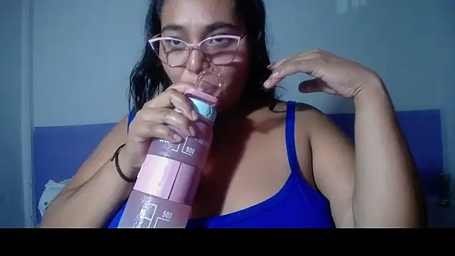 Snapshot of sirena_15 chatting on May 6, 5:14 am sirena 15 online show from May 6, 5:14 am