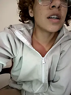 EmmaMelissa0521 online show from February 8, 8:10 pm