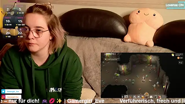 Snapshot of GamerGirl_Eve chatting on January 11, 7:16 pm GamerGirl Eve online show from January 11, 7:16 pm