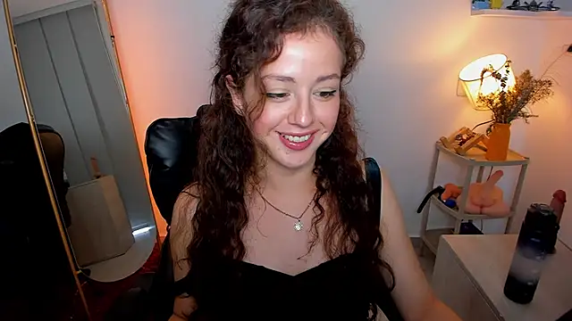 Cassandra Caiin online show from December 1, 10:04 pm