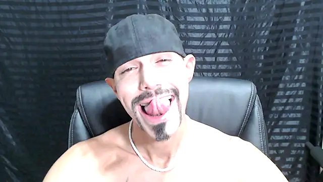 Snapshot of ThickD2C chatting on December 13, 7:32 pm ThickD2C online show from December 13, 7:32 pm