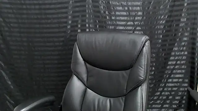 Snapshot of ThickD2C chatting on December 14, 1:06 am ThickD2C online show from December 14, 1:06 am