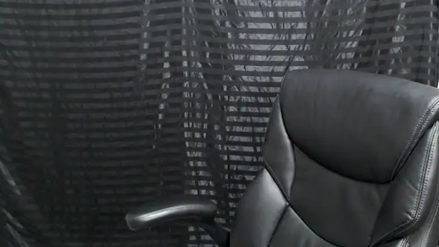 Snapshot of ThickD2C chatting on December 16, 1:31 am ThickD2C online show from December 16, 1:31 am