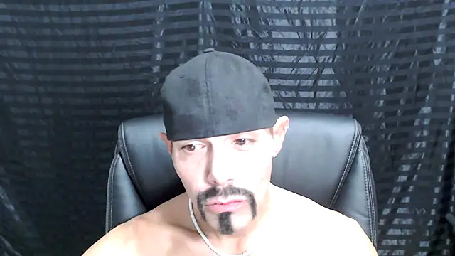 Snapshot of ThickD2C chatting on December 19, 5:40 pm ThickD2C online show from December 19, 5:40 pm