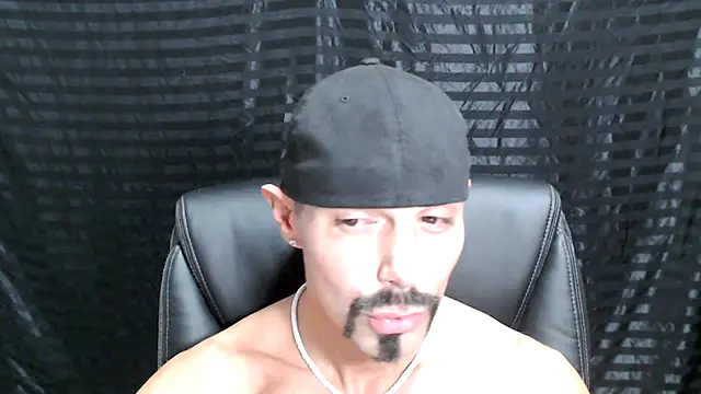 Snapshot of ThickD2C chatting on December 19, 8:44 pm ThickD2C online show from December 19, 8:44 pm