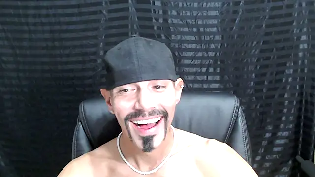 Snapshot of ThickD2C chatting on January 2, 6:12 pm ThickD2C online show from January 2, 6:12 pm