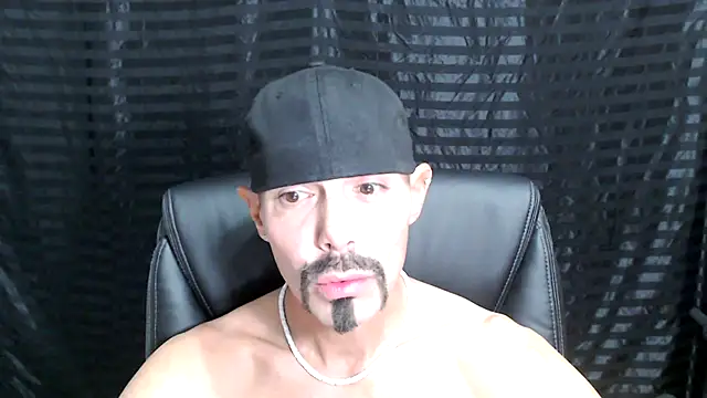 Snapshot of ThickD2C chatting on January 3, 7:50 pm ThickD2C online show from January 3, 7:50 pm