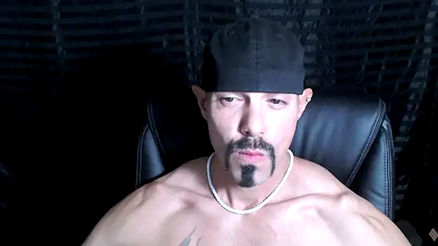 Snapshot of ThickD2C chatting on January 4, 9:41 pm ThickD2C online show from January 4, 9:41 pm