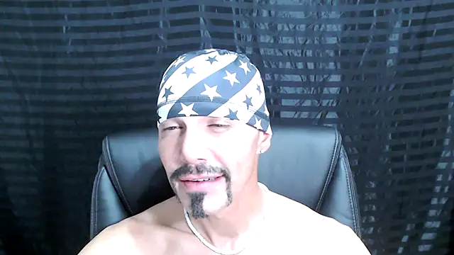 Snapshot of ThickD2C chatting on January 23, 2:02 am ThickD2C online show from January 23, 2:02 am