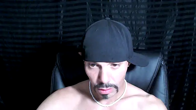 Snapshot of ThickD2C chatting on January 23, 8:45 pm ThickD2C online show from January 23, 8:45 pm