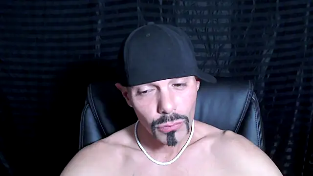 Snapshot of ThickD2C chatting on January 28, 8:26 pm ThickD2C online show from January 28, 8:26 pm