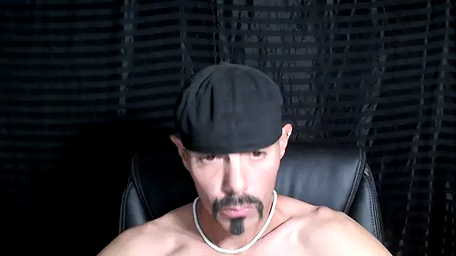 Snapshot of ThickD2C chatting on February 10, 9:04 pm ThickD2C online show from February 10, 9:04 pm