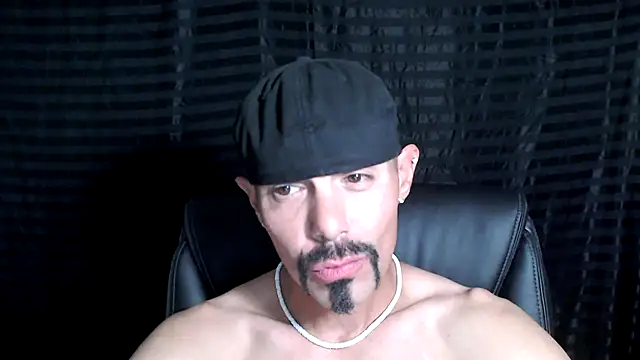 Snapshot of ThickD2C chatting on February 11, 12:49 am ThickD2C online show from February 11, 12:49 am