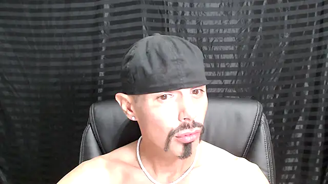 Snapshot of ThickD2C chatting on February 13, 1:08 am ThickD2C online show from February 13, 1:08 am