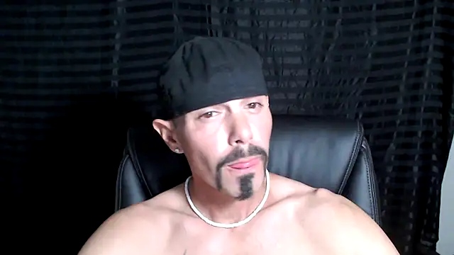 Snapshot of ThickD2C chatting on February 13, 5:33 pm ThickD2C online show from February 13, 5:33 pm