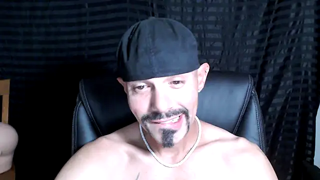 Snapshot of ThickD2C chatting on February 15, 5:39 pm ThickD2C online show from February 15, 5:39 pm