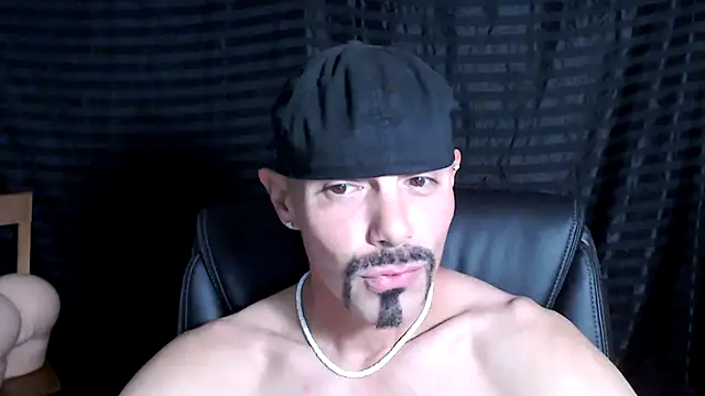 Snapshot of ThickD2C chatting on February 16, 6:54 pm ThickD2C online show from February 16, 6:54 pm