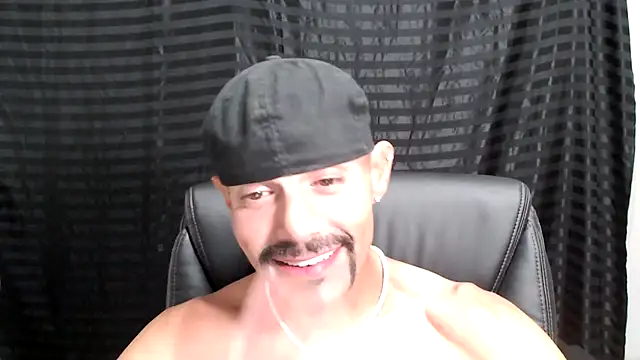 Snapshot of ThickD2C chatting on February 24, 2:08 am ThickD2C online show from February 24, 2:08 am