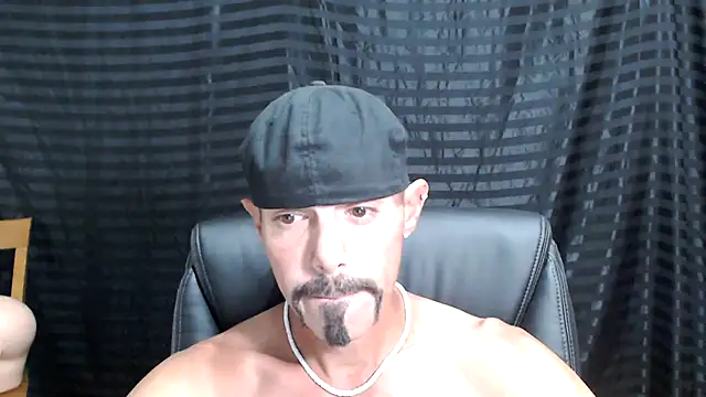 Snapshot of ThickD2C chatting on February 26, 11:15 pm ThickD2C online show from February 26, 11:15 pm