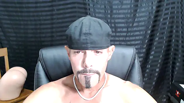 Snapshot of ThickD2C chatting on March 2, 7:45 pm ThickD2C online show from March 2, 7:45 pm