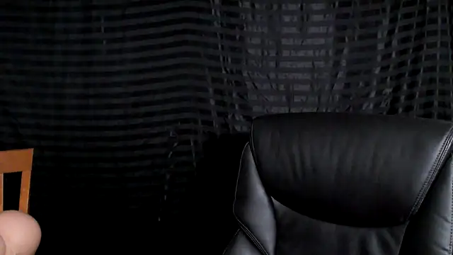 Snapshot of ThickD2C chatting on March 3, 6:22 pm ThickD2C online show from March 3, 6:22 pm