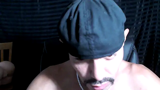 Snapshot of ThickD2C chatting on March 8, 2:34 am ThickD2C online show from March 8, 2:34 am