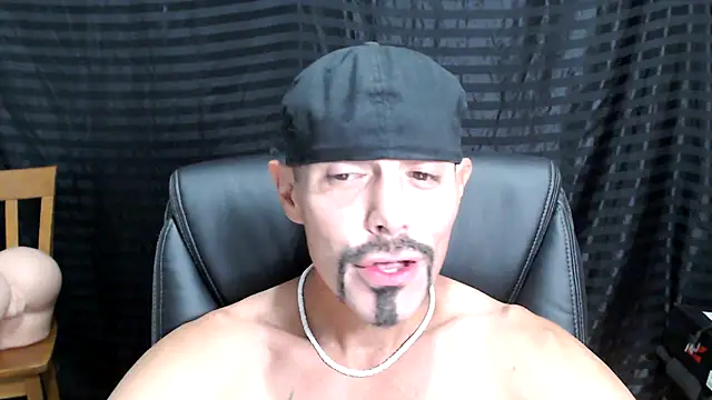 Snapshot of ThickD2C chatting on March 9, 6:32 pm ThickD2C online show from March 9, 6:32 pm