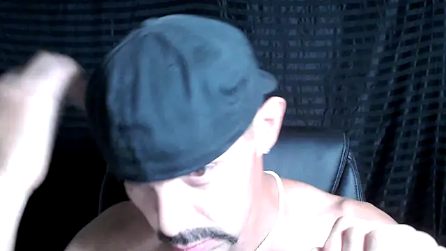 Snapshot of ThickD2C chatting on March 13, 6:34 pm ThickD2C online show from March 13, 6:34 pm