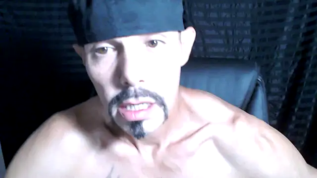 Snapshot of ThickD2C chatting on March 22, 10:37 pm ThickD2C online show from March 22, 10:37 pm