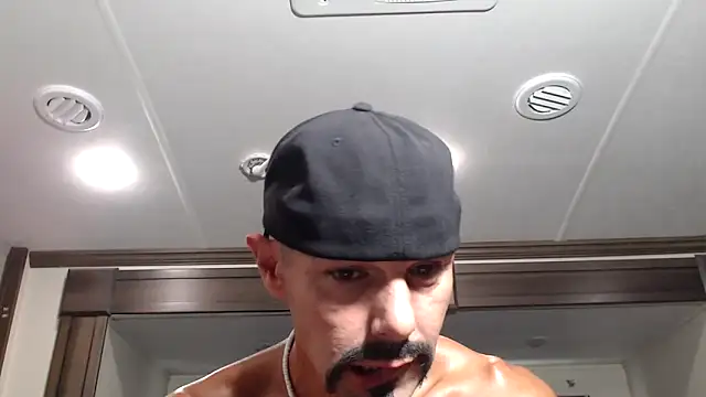 Snapshot of ThickD2C chatting on September 11, 6:30 pm ThickD2C online show from September 11, 6:30 pm