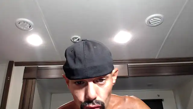 Snapshot of ThickD2C chatting on October 2, 5:53 pm ThickD2C online show from October 2, 5:53 pm