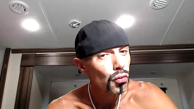 Snapshot of ThickD2C chatting on October 24, 10:28 pm ThickD2C online show from October 24, 10:28 pm