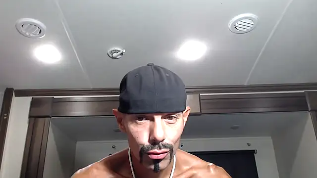 Snapshot of ThickD2C chatting on October 31, 12:33 am ThickD2C online show from October 31, 12:33 am