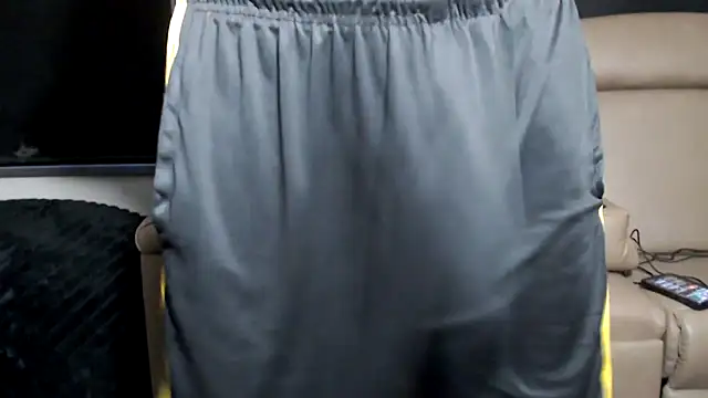 Snapshot of ThickD2C chatting on February 24, 7:01 pm ThickD2C online show from February 24, 7:01 pm