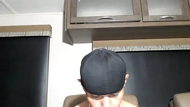 Snapshot of ThickD2C chatting on February 25, 7:01 pm ThickD2C online show from February 25, 7:01 pm