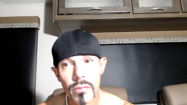 Snapshot of ThickD2C chatting on February 27, 6:30 pm ThickD2C online show from February 27, 6:30 pm