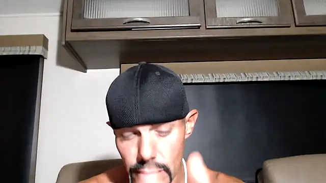 Snapshot of ThickD2C chatting on March 22, 5:49 pm ThickD2C online show from March 22, 5:49 pm