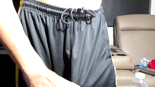 Snapshot of ThickD2C chatting on March 24, 5:51 pm ThickD2C online show from March 24, 5:51 pm