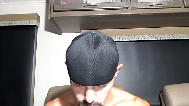 Snapshot of ThickD2C chatting on April 6, 4:19 pm ThickD2C online show from April 6, 4:19 pm