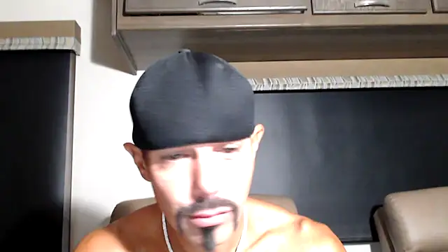 Snapshot of ThickD2C chatting on April 10, 5:39 pm ThickD2C online show from April 10, 5:39 pm
