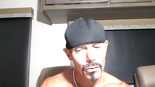 Snapshot of ThickD2C chatting on April 15, 7:58 pm ThickD2C online show from April 15, 7:58 pm