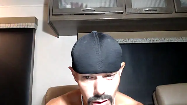 Snapshot of ThickD2C chatting on April 19, 5:23 pm ThickD2C online show from April 19, 5:23 pm