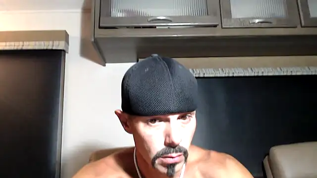 Snapshot of ThickD2C chatting on April 25, 7:33 pm ThickD2C online show from April 25, 7:33 pm