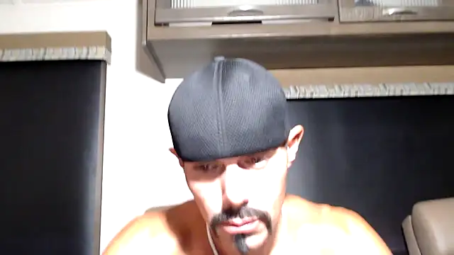 Snapshot of ThickD2C chatting on May 17, 6:37 pm ThickD2C online show from May 17, 6:37 pm