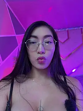 Snapshot of shanon- chatting on June 13, 10:18 pm shanon- online show from June 13, 10:18 pm